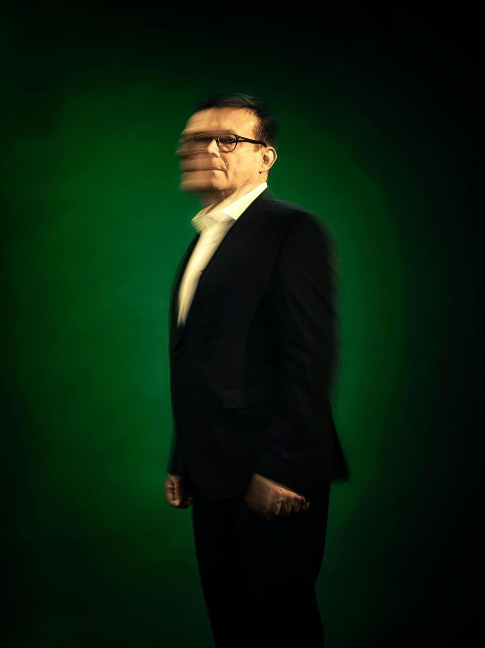 Portrait Roland Weber (FINAL) &gt;&gt; Roland Weber. Rechtsanwalt. 14.12..21 in Berlin.    2021 Gene Glover   Agentur Focus