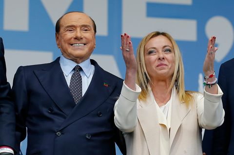 Berlusconi und Meloni bei einer Wahlkampfveranstaltung