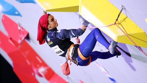 Die iranische Kletterin Elnaz Rekabi bei einem Wettkampf 2019 – mit Kopftuch