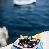 Ein Teller mit Miesmuscheln