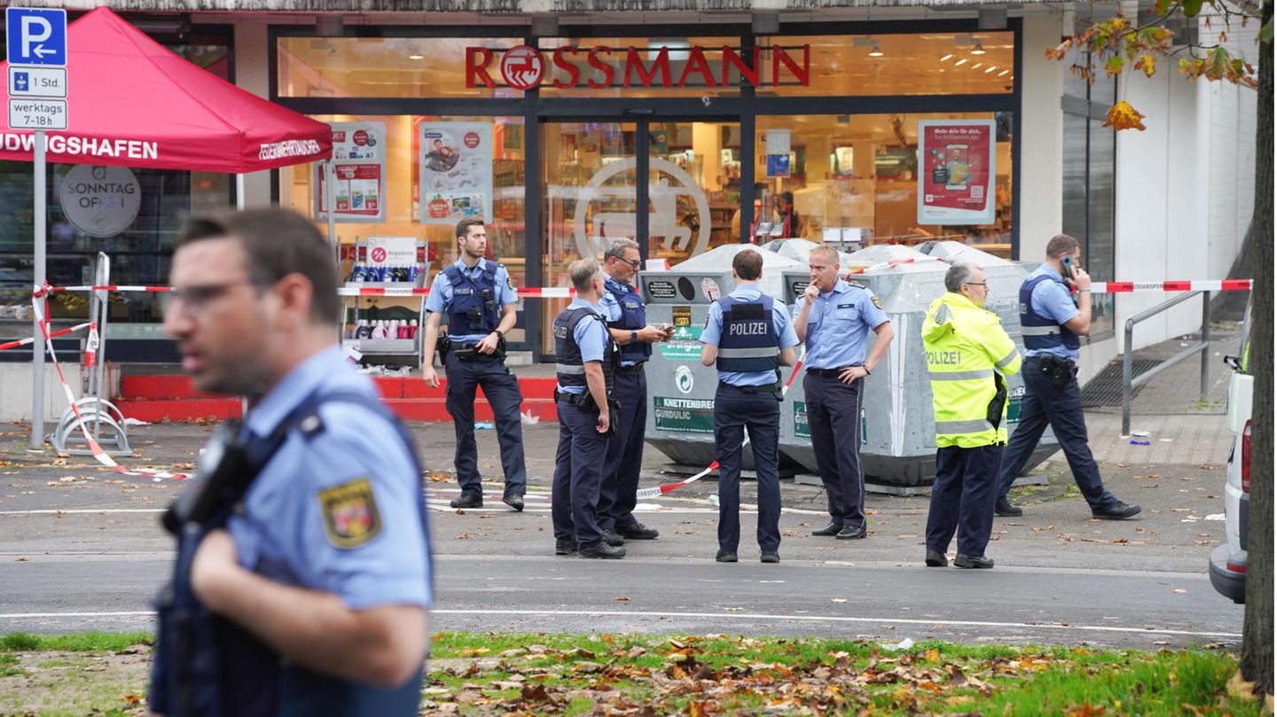 Die Polizei in Ludwigshafen ist zu einem Einsatz wegen eines Messerangriffs ausgerückt