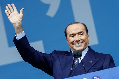 Silvio Berlusconi, Vorsitzender von Forza Italia, winkt