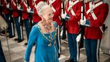 Königin Margrethe kommt zum Galabankett im Schloss Christiansborg