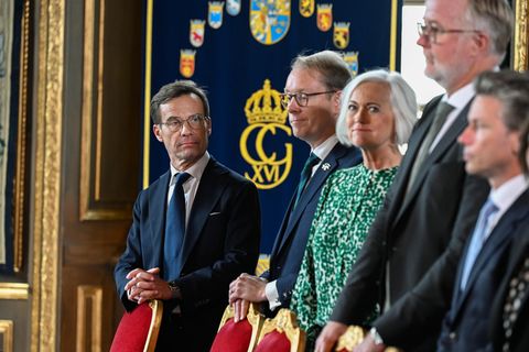 Das neue Regierungskabinett Schwedens, die Parteiführer*innen stehen nebeneinander