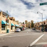 Blick auf das von Lehmbauten geprägte Stadtzentrum von Santa Fe