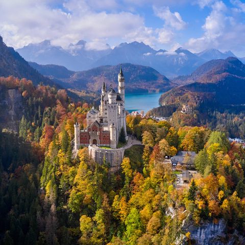 Wie aus einem Märchen: das Schloss Neuschwanstein im Herbst