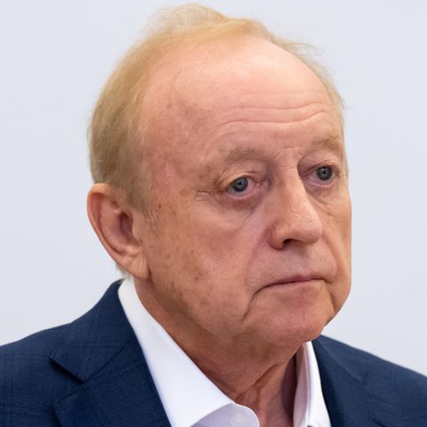 Alfons Schuhbeck mit traurigem Gesichtsausdruck - dazu heute wichtig-Logo