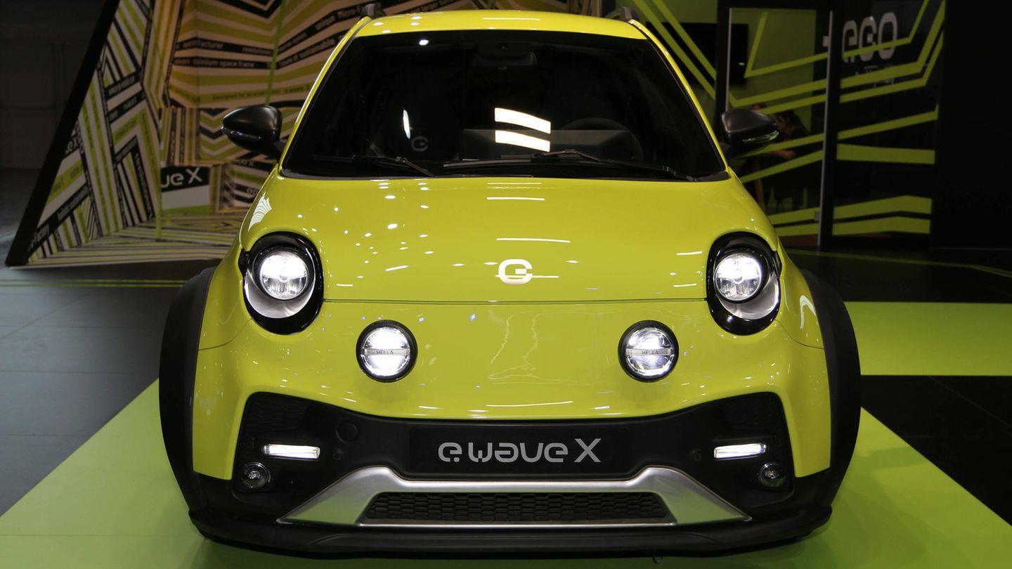 Der e.GO e.wave X in Frontansicht auf dem Pariser Autosalon