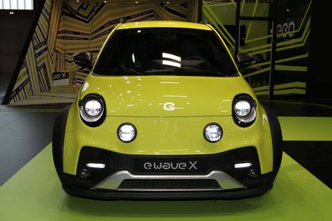 Der e.GO e.wave X in Frontansicht auf dem Pariser Autosalon