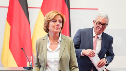 Der rheinland-pfälzische Innenminister Roger Lewentz (SPD) musste bereits zurücktreten. Ministerpräsidenten Malu Dreyer (SPD) bleibt Antworten zur Flutnacht im Ahrtal schuldig