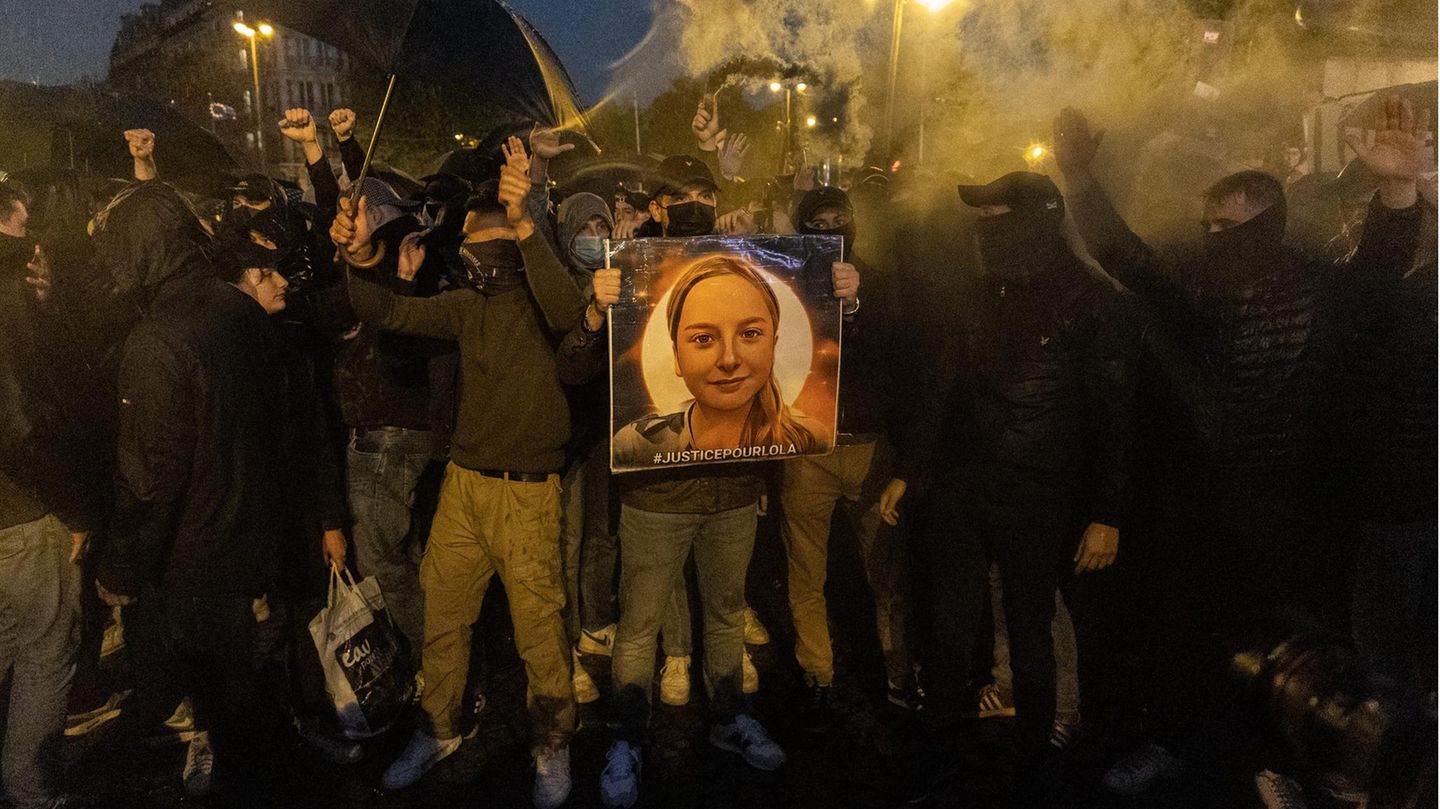 Paris: Rechte Gruppierungen gehen in Paris "für Lola" auf die Straße Rechte Gruppierungen gehen in Paris "für Lola" auf die Straße