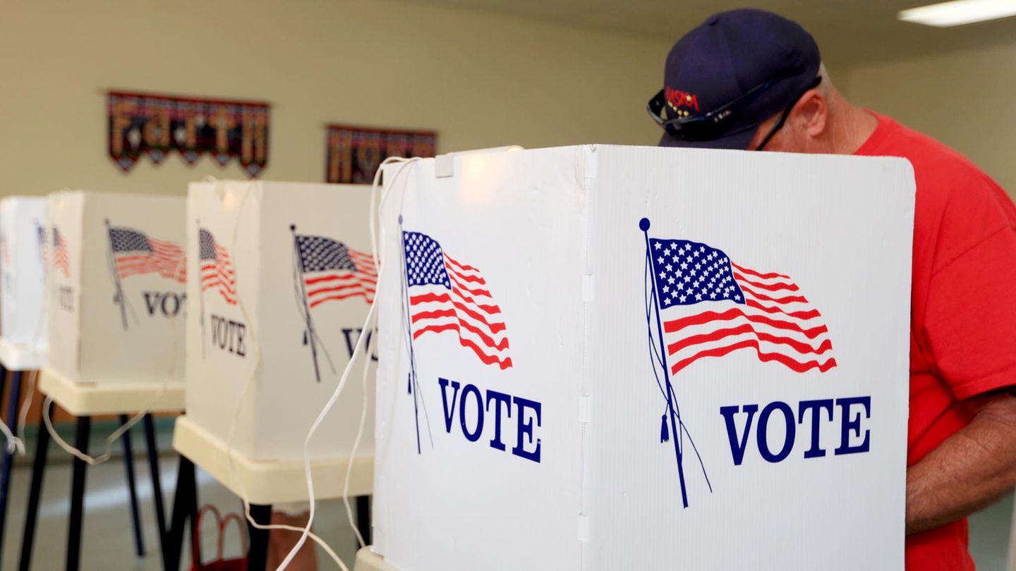 Midterms: According to the survey, swing voters favor Republicans