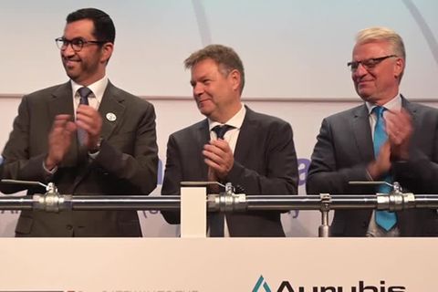 Video: Erste Wasserstofflieferung aus den Vereinigten Arabischen Emiraten in Hamburg angekommen