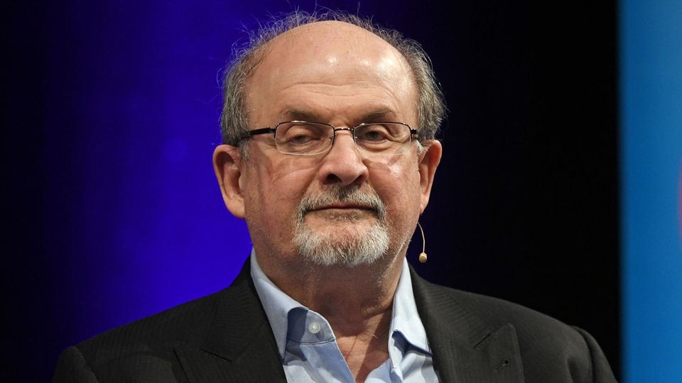 Der britisch-indische Autor Salman Rushdie bei einer Lesung in Köln im Jahr 2017