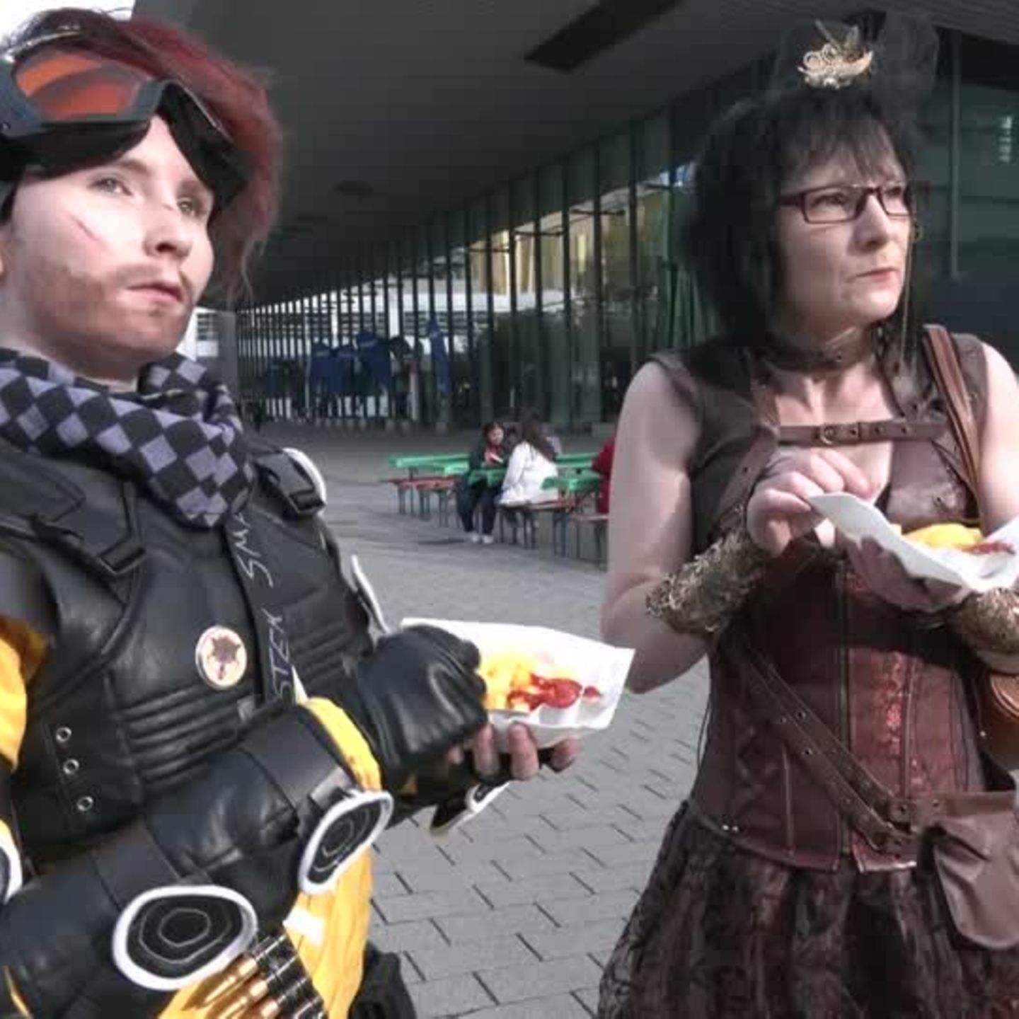 Video: Cosplay-Fans zeigen auf Frankfurter Buchmesse | STERN.de