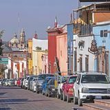 Bunte Häuser in Santiago de Querétaro, Mexiko