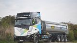 Mercedes eActros LongHaul mit Kipplader