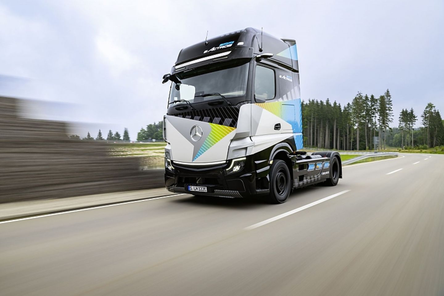 Mercedes eActros LongHaul