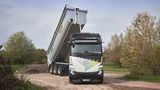Mercedes eActros LongHaul mit Kipplader