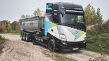 Mercedes eActros LongHaul mit Kipplader