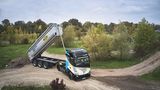 Mercedes eActros LongHaul mit Kipplader