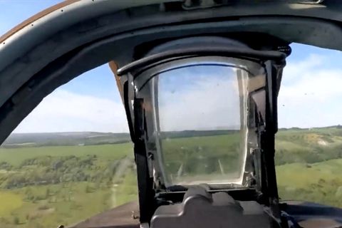 Ukraine-Krieg: Video soll zeigen, wie russischer Pilot abgeschossen wird