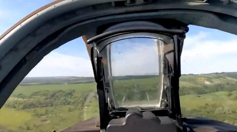 Ukraine-Krieg: Video soll zeigen, wie russischer Pilot abgeschossen wird