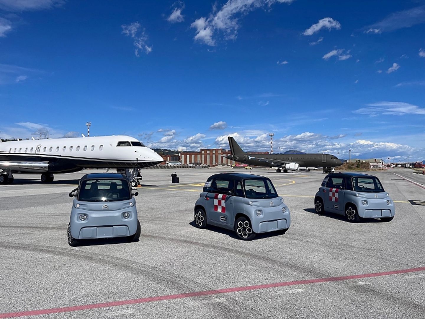 Citroen Ami am Flughafen Genua