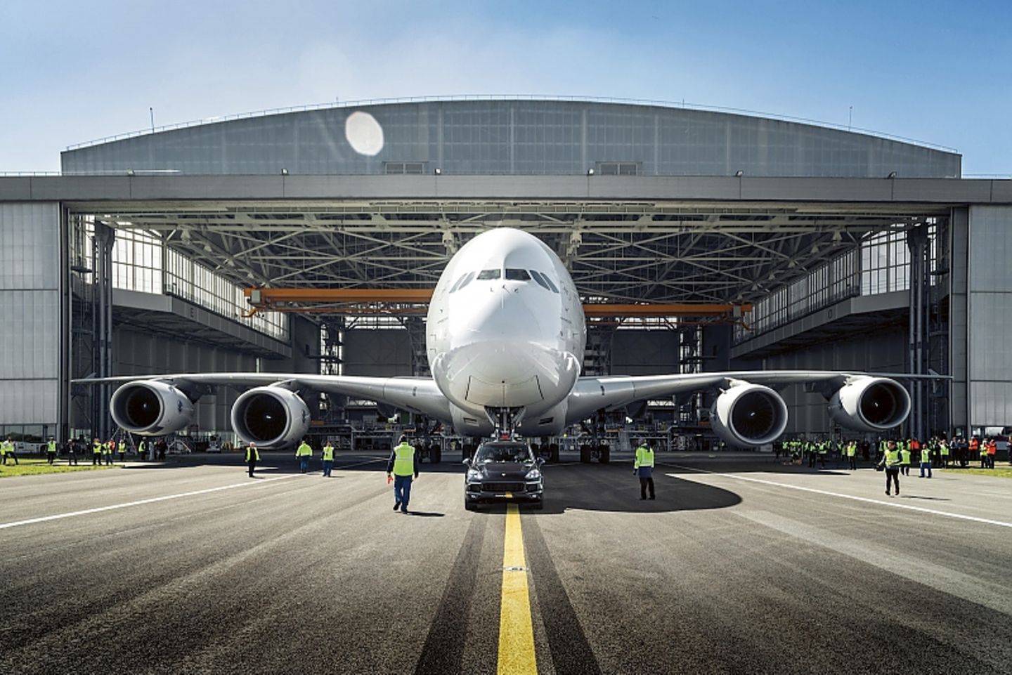 Porsche Cayenne S zieht Airbus A380 2017