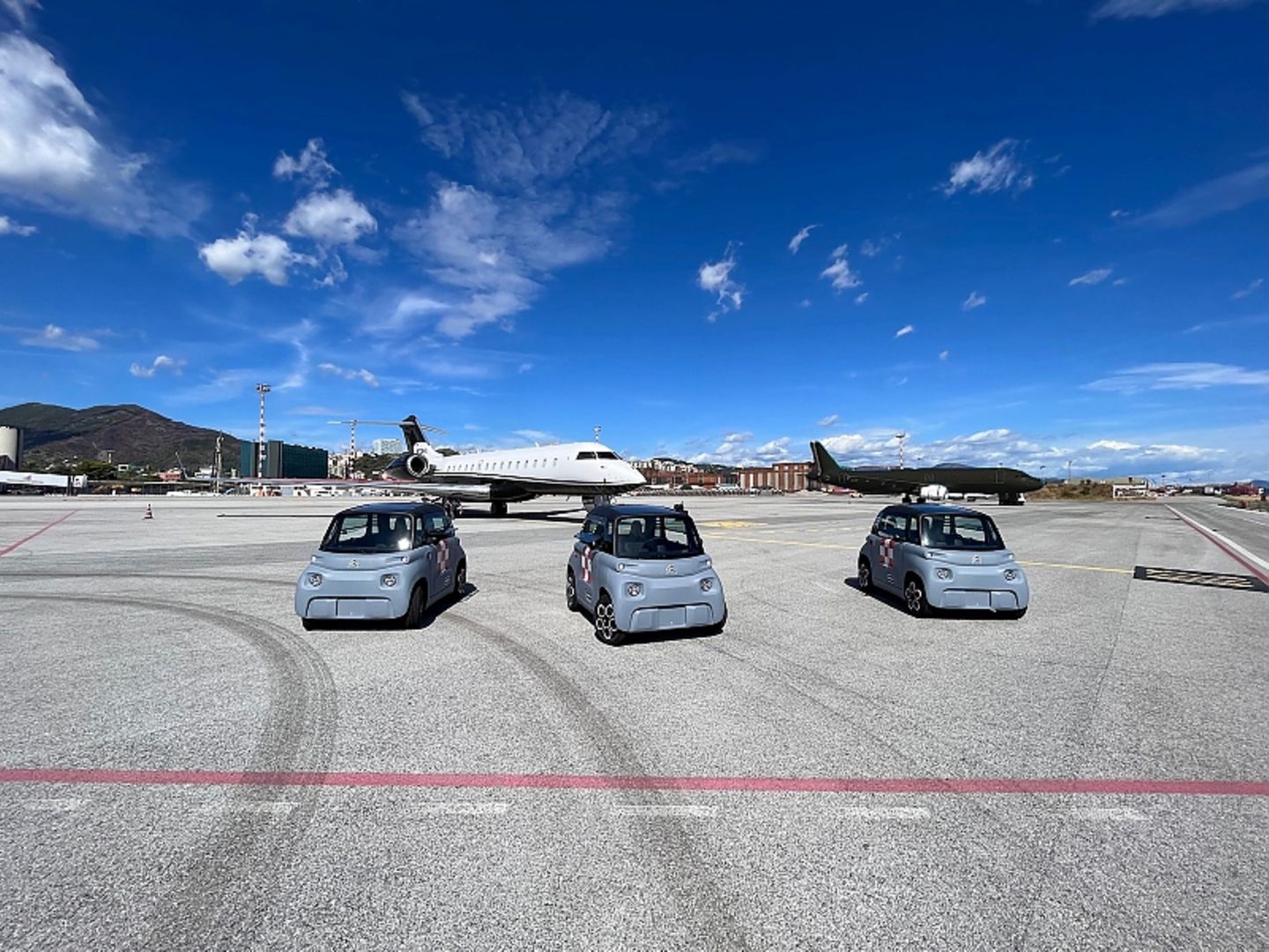 Citroen Ami am Flughafen Genua