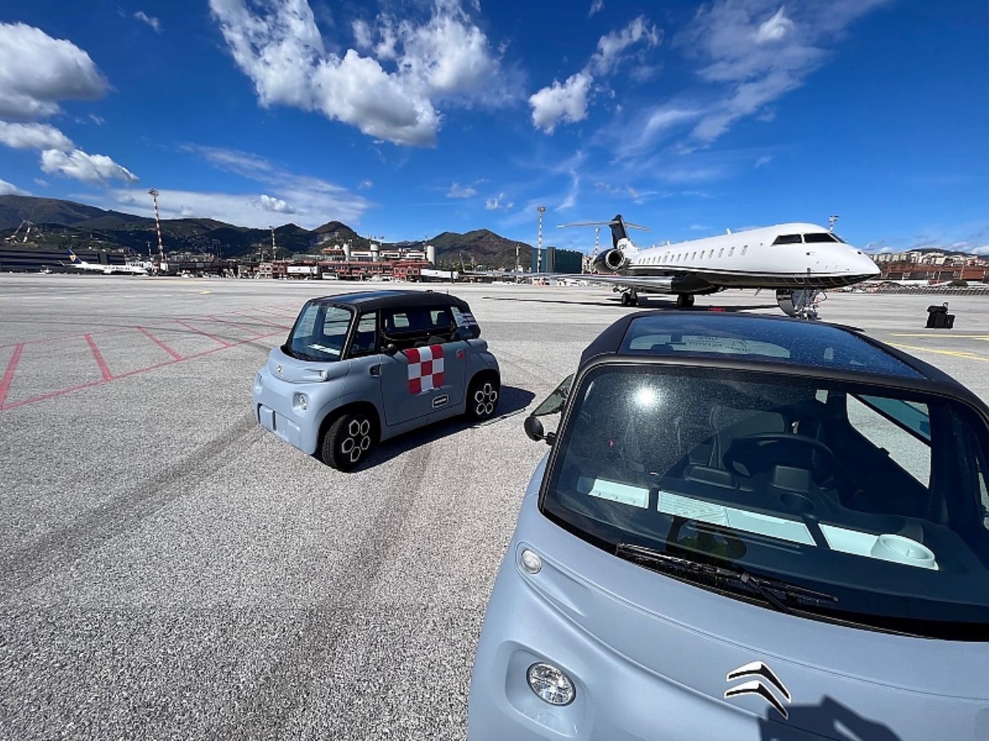 Citroen Ami am Flughafen Genua