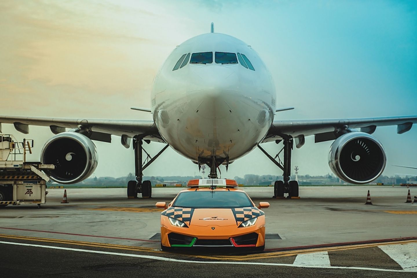 Lamborghini am Flughafen Bologna
