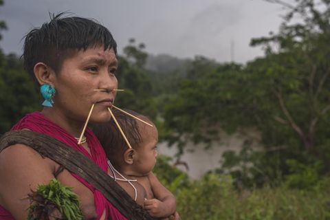 Yanomami mit Kind