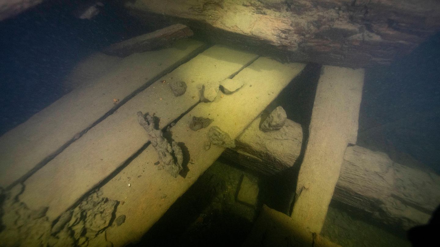 Blick ins Wrack des schwedischen Kriegsschiffs "Äpplet"