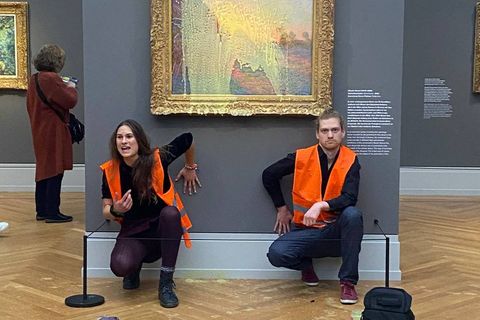 Klimaaktivisten schütten Kartoffelbrei über Monet Gemälde im Museum Barberini