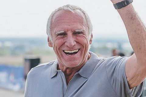 Dietrich Mateschitz winkt in die Kamera