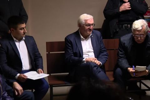 Video: Steinmeier muss in Luftschutzbunker flüchten
