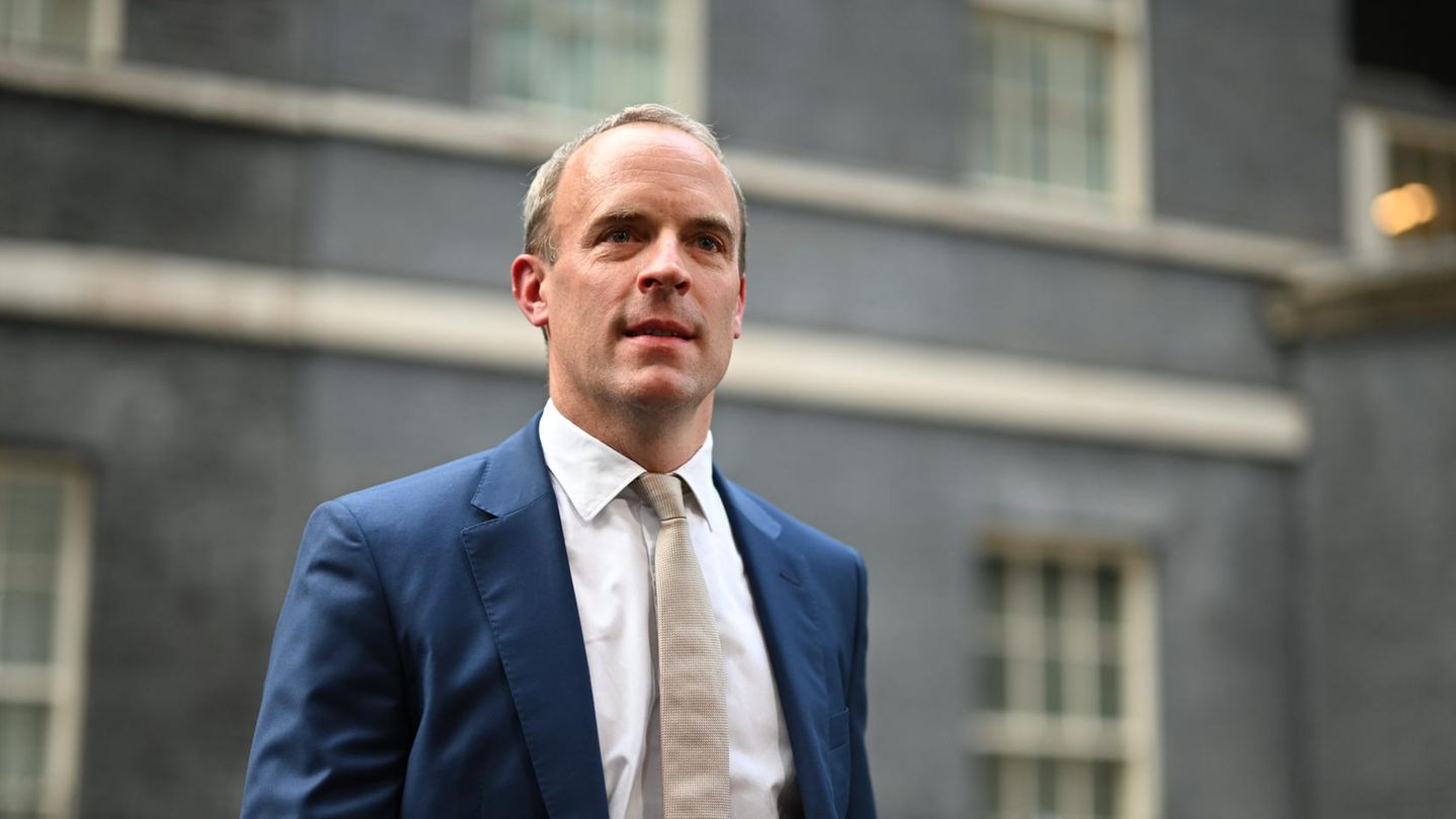 Seinen engen Verbündeten Dominic Raab ernannte Sunak zum stellvertretenden Premierminister und Justizminister. Der 48-Jährige war bereits von 2019 bis 2021 Außenminister und danach bis September vergangenen Jahres Justizminister.