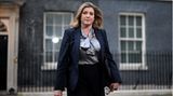 Auf ihrem Posten als Unterhauschefin bleibt auch Penny Mordaunt, Sunaks jüngste Rivalin im Rennen um den Parteivorsitz. Die 49-Jährige hatte bereits mehrere hochrangige Posten in der britischen Regierung inne und trat sogar in einer prominenten Reality-Fernsehshow auf, ist aber außerhalb des Parlaments und ihrer Partei weitgehend unbekannt.