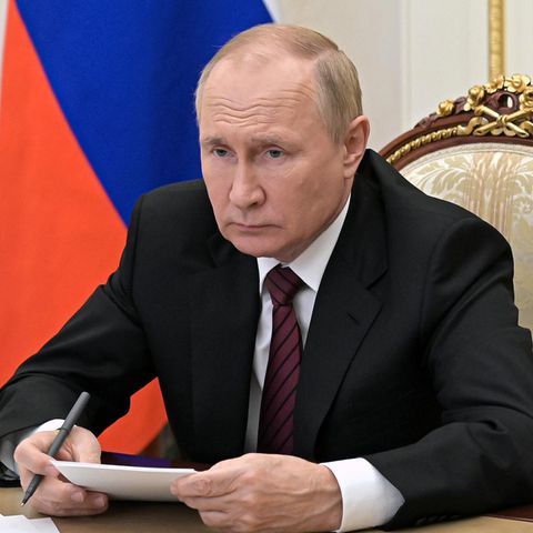 Russlands Präsident Wladimir Putin habe immer ein besonderes Interesse an Deutschland gehabt, sagt Historikerin Anne Applebaum – auch seine Atom-Drohungen zielten besonders auf die deutsche Öffentlichkeit