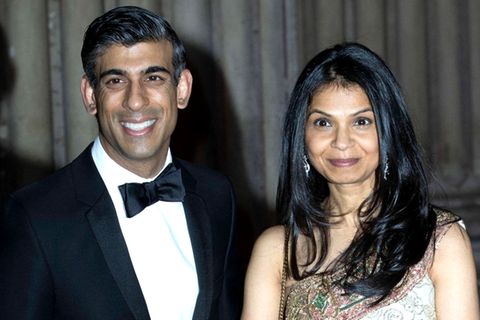 Der neue britische Premierminister Rishi Sunak und seine Frau Akshata Murthy