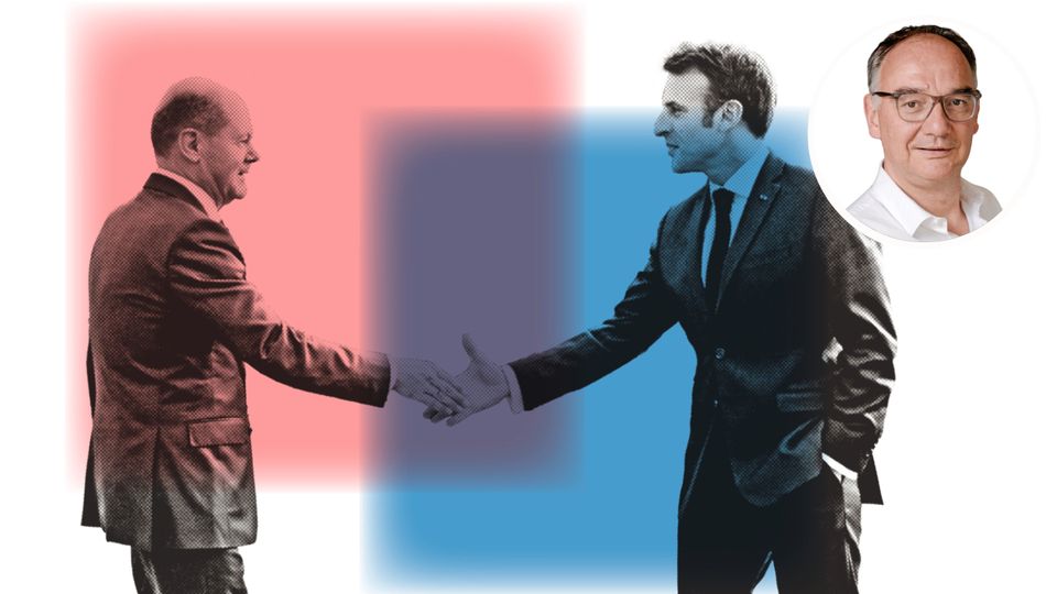 Montage: Macron und Scholz reichen sich die Hand
