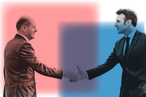 Montage: Macron und Scholz reichen sich die Hand