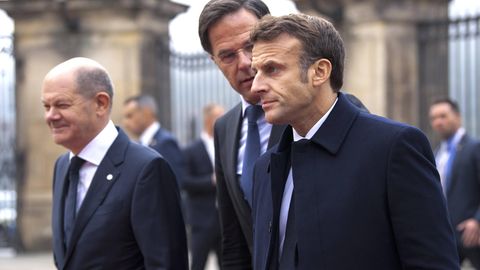 Bundeskanzler Olaf Scholz (l.) und Frankreichs Präsident Emmanuel Macron (r.)‚