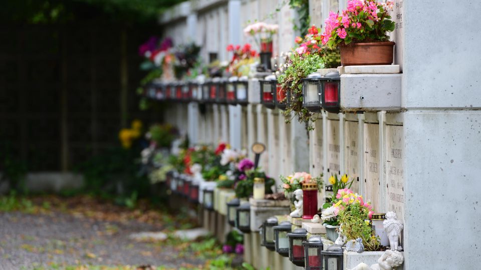 Beerdigung Tod Trauerfeier Urnen-Friedhof in St. Martin, Linz, Oberösterreich
