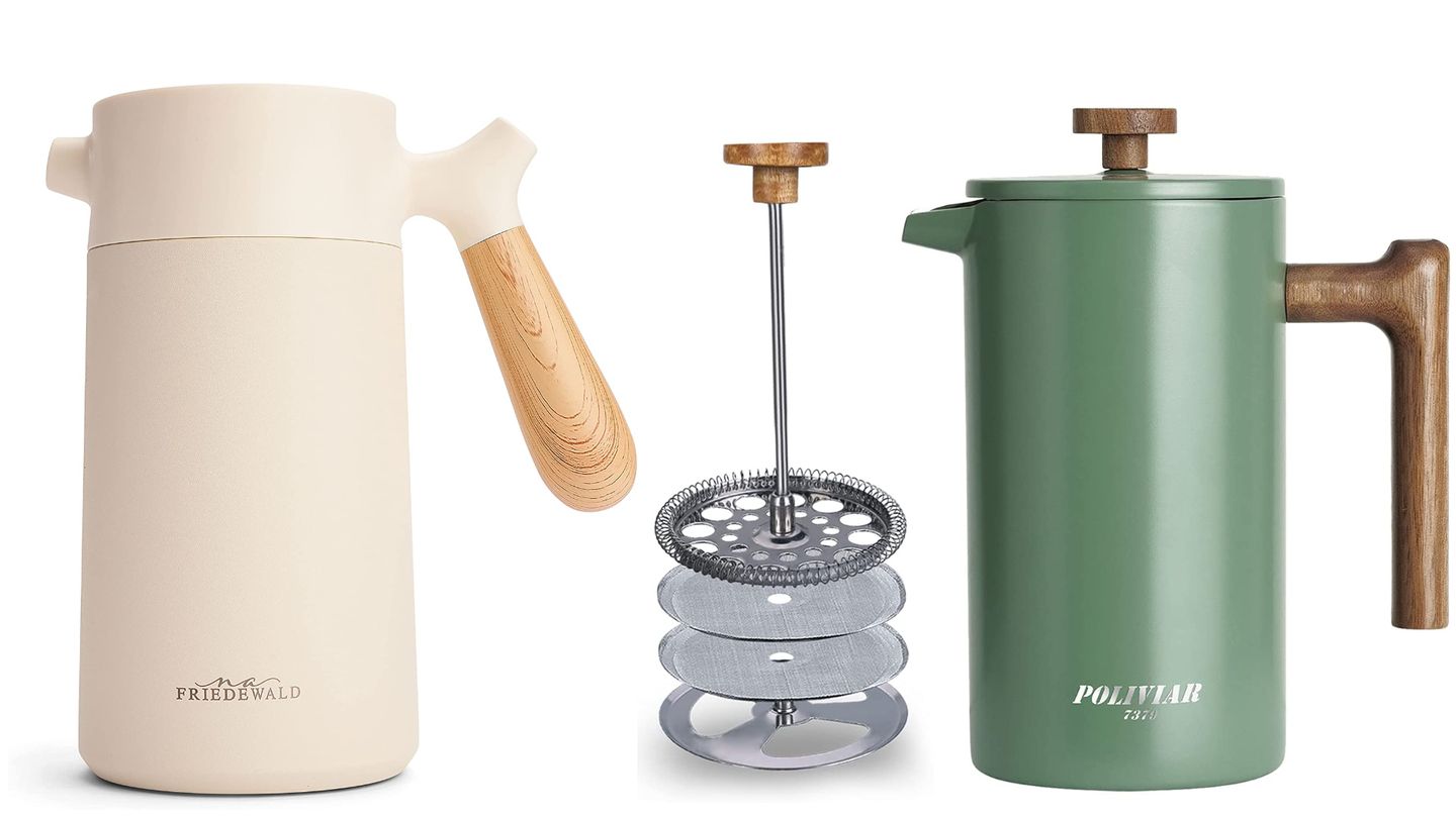Geschenketipps: Pressstempel filtern: Da geht noch mehr Sie braucht keinen Papierfilter, sondern nur heißes Wasser und Kaffee, und sie halten ewig. Pressstempelkannen sind seit langem beliebt. Die gängigen Modelle aus Glas haben jedoch zwei Nachteile: Sie reichen nur für drei bis vier Tassen und der Kaffee wird im Glasbehälter schnell kalt. Wen das bisher von den Stempelfiltern abgehalten hat, sollte sich die Modelle mit Thermosgehäuse und einem Liter Fassungsvermögen anschauen. Schöne Kannen gibt es von NA Friedewald und Polivar. Pressstempel filtern: Da geht noch mehr Sie braucht keinen Papierfilter, sondern nur heißes Wasser und Kaffee, und sie halten ewig. Pressstempelkannen sind seit langem beliebt. Die gängigen Modelle aus Glas haben jedoch zwei Nachteile: Sie reichen nur für drei bis vier Tassen und der Kaffee wird im Glasbehälter schnell kalt. Wen das bisher von den Stempelfiltern abgehalten hat, sollte sich die Modelle mit Thermosgehäuse und einem Liter Fassungsvermögen anschauen. Schöne Kannen gibt es von NA Friedewald und Polivar.