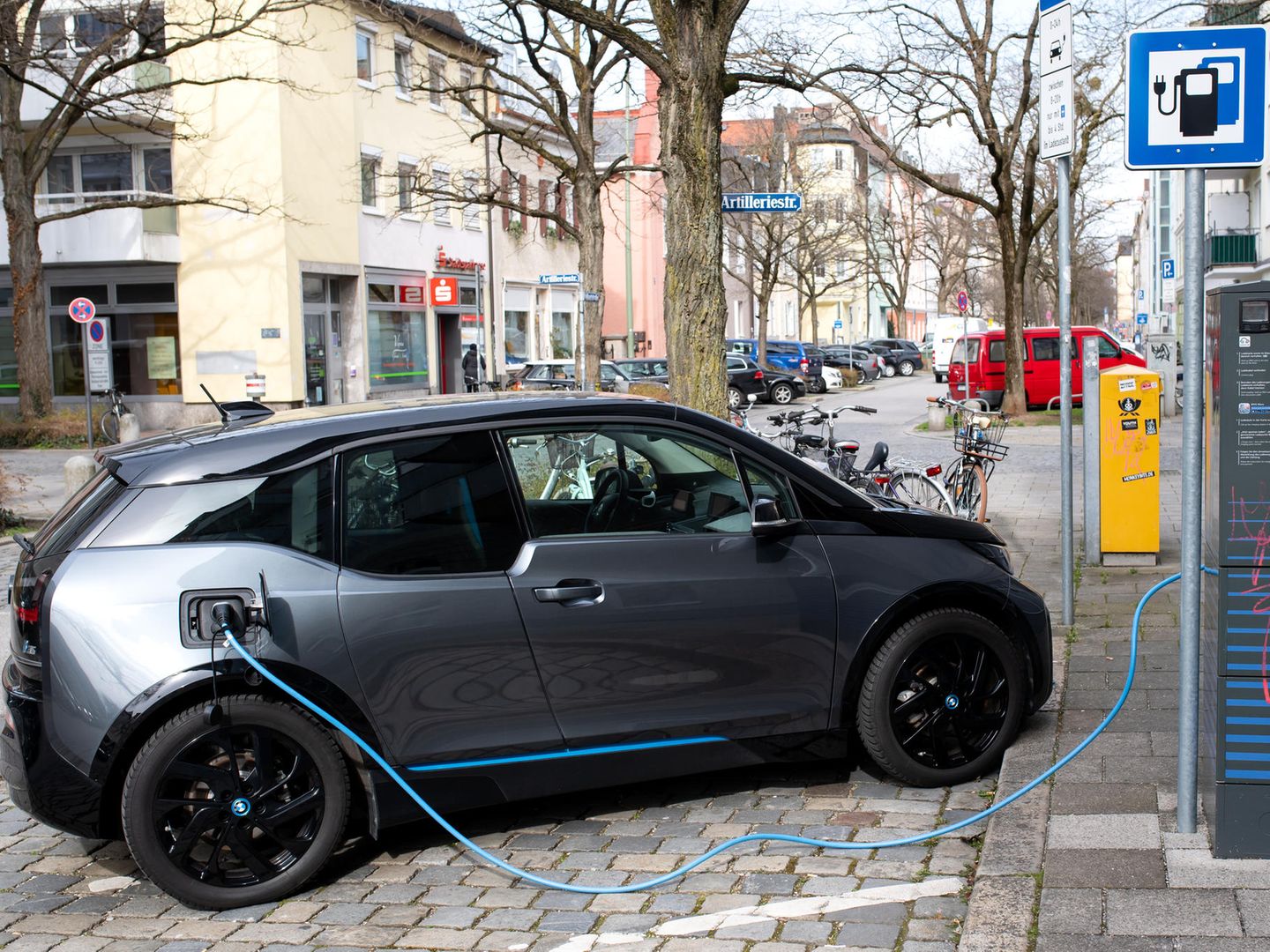 EU-Beschluss: Ab 2035 nur noch emissionsfreie Neuwagen | STERN.de