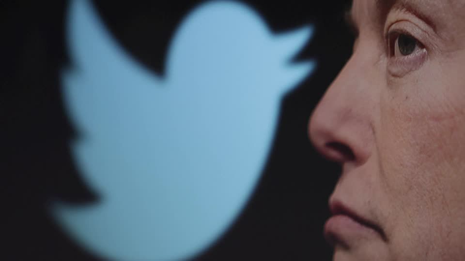 Video: Musk übernimmt Twitter - und feuert Top-Manager