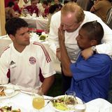 Schuhbeck mit Michael Ballack und Giovane Elber