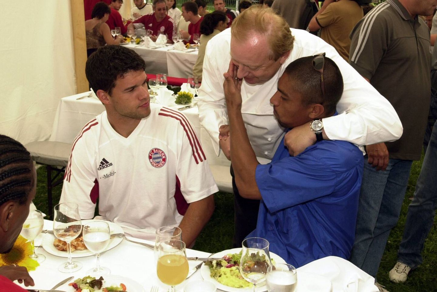 Schuhbeck mit Michael Ballack und Giovane Elber